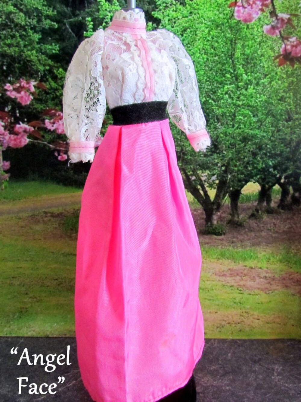 BARBIE "ANGEL FACE" VICTORIAN DRESS #5640 SUPERSTAR BARBIE 1982 PINK WHITE GOWN